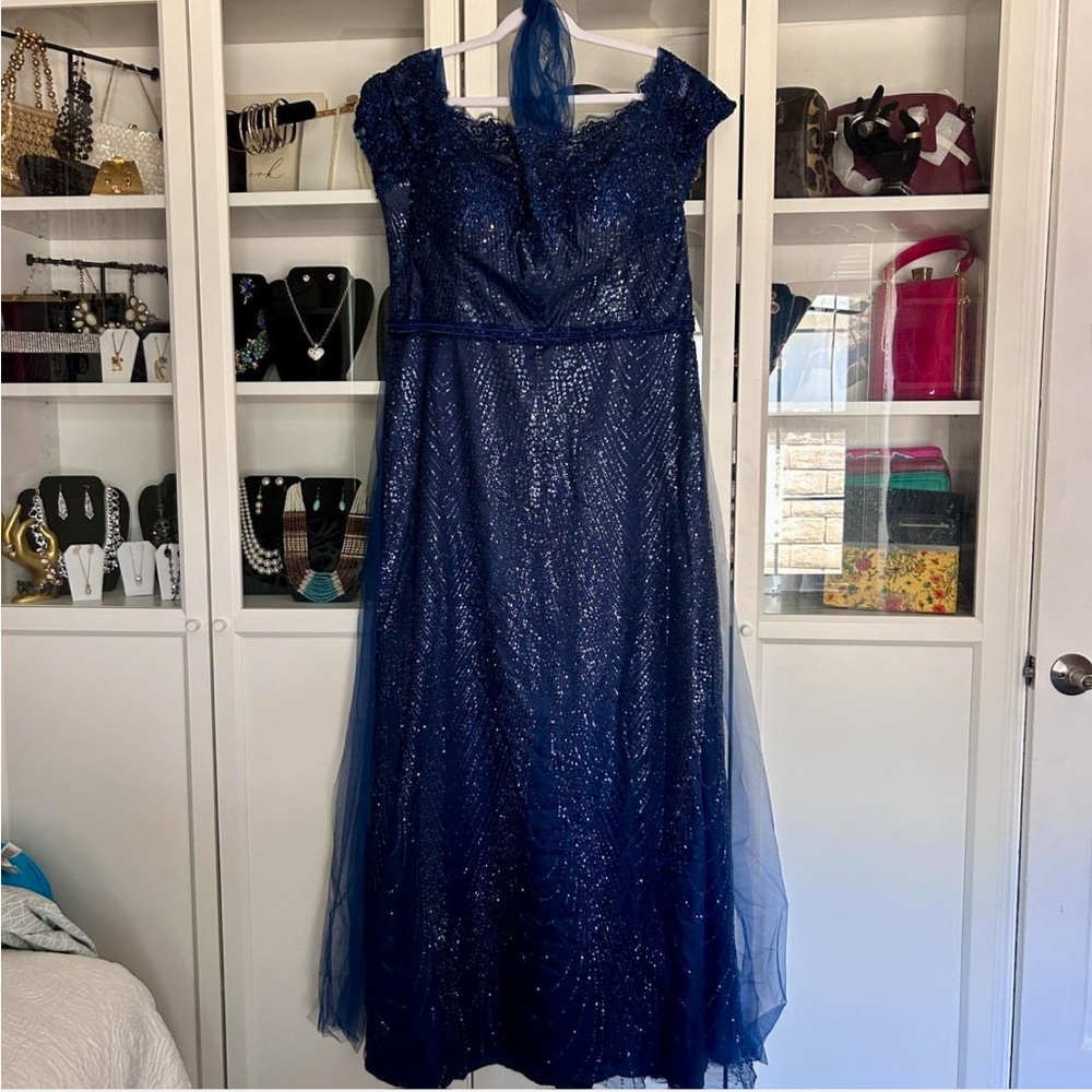 SPARKLY NAVY GOWN